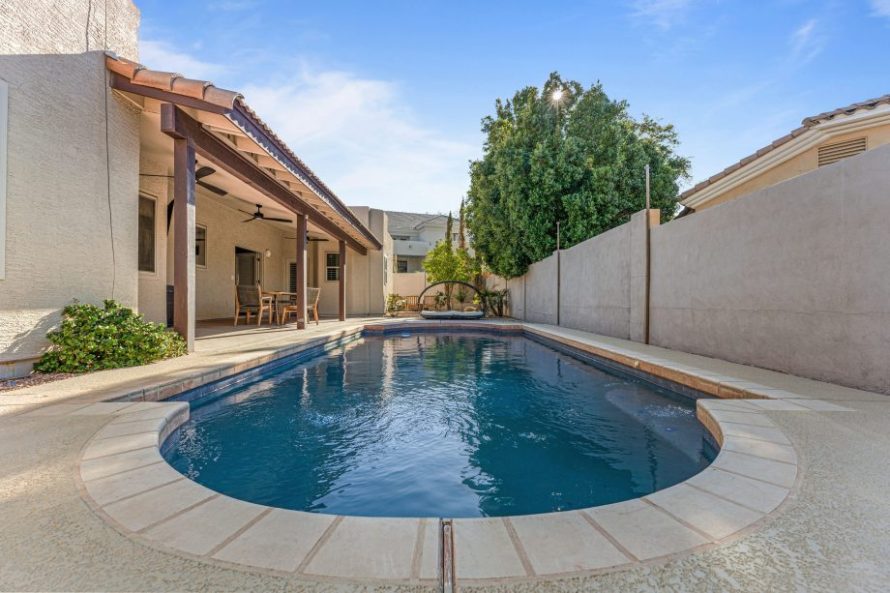 Inpatient residential treatment center Phoenix arizona outside pool
